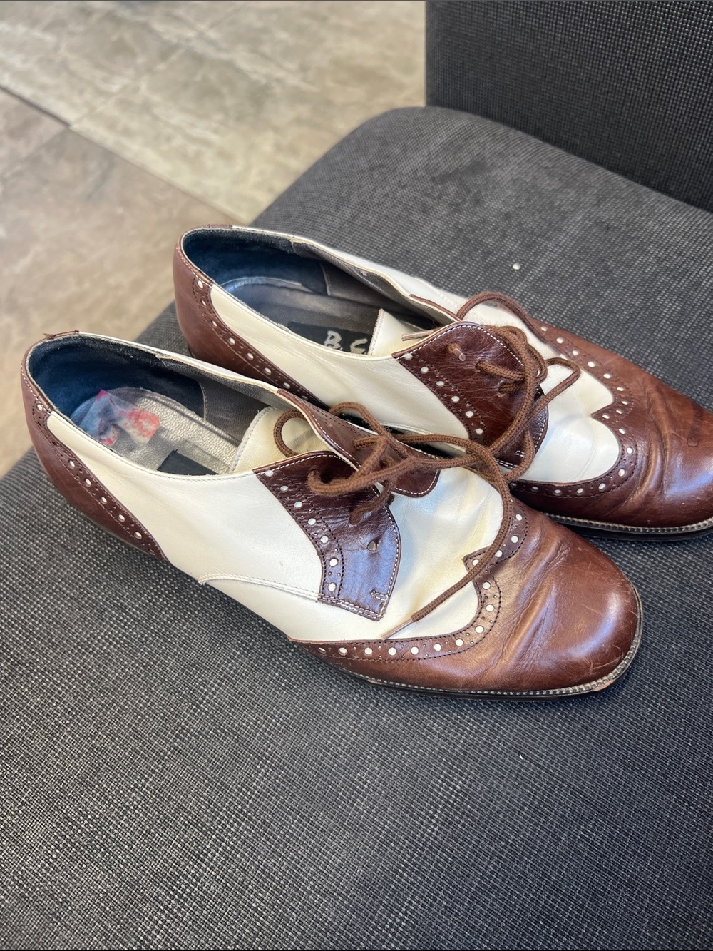 Vintage B.C.B.G Made In Italy Spectator Oxfords W 8 Brown Cream Leather Wingtip